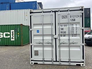 10-Fuß Seecontainer in RAL 7035 Lichtgrau – Frontansicht der Doppelflügeltür