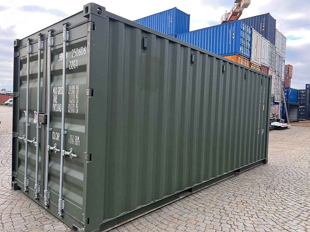 20-Fuß Seecontainer in RAL 6031 Bronzegrün – Dreiviertelansicht