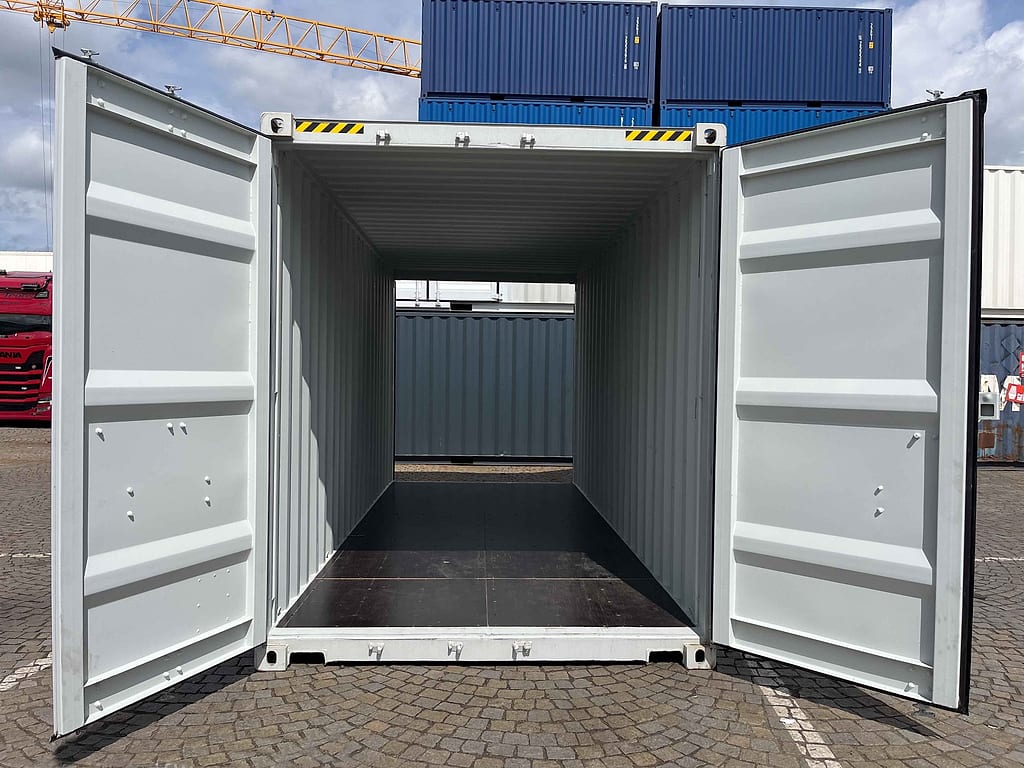 20-Fuß High-Cube Doppeltür-Seecontainer in RAL 7035 Lichtgrau – Türen an beiden Stirnseiten geöffnet