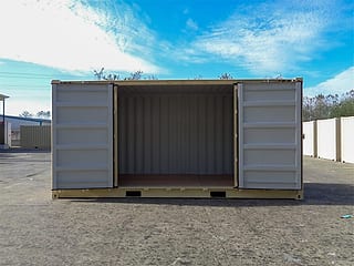 20-Fuß High-Cube Container mit offener Seite in RAL 1014 Elfenbein – Seitentüren geöffnet