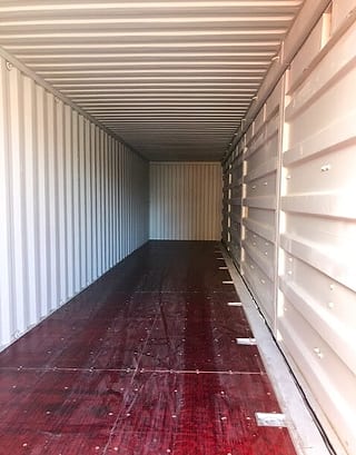 40-Fuß High-Cube Container mit offener Seite in RAL 7035 Lichtgrau – Blick entlang der Seitenöffnung