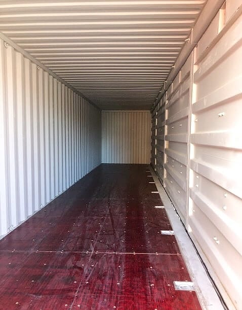 40-Fuß High-Cube Container mit offener Seite in RAL 7035 Lichtgrau – Blick entlang der Seitenöffnung
