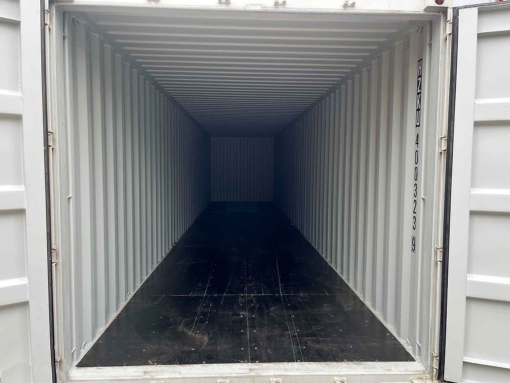 Gebrauchter 40-Fuß Container in RAL 7035 Lichtgrau – Innenraum