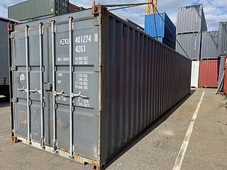 Gebrauchter 40-Fuß Container in RAL 7016 Anthrazitgrau – Dreiviertelansicht