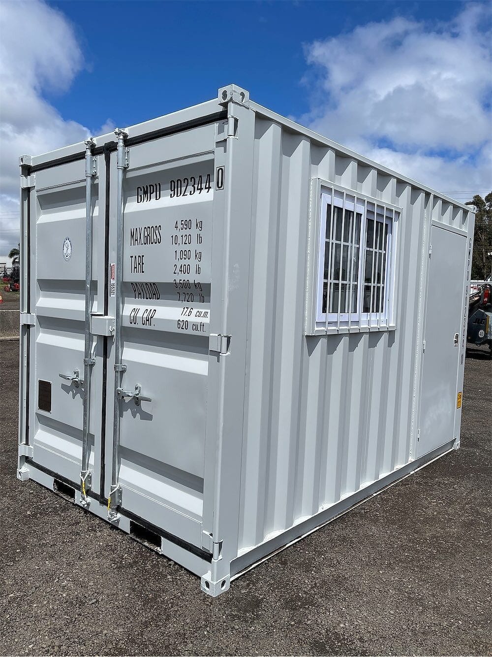 12-Fuß Lagercontainer mit Tür & Fenster – Dreiviertelansicht mit Fenster und Personentür